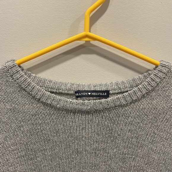Brandy Melville long sleeve! - Picture 2 of 3